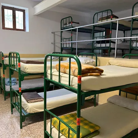 Hostel Albergue Municipal *