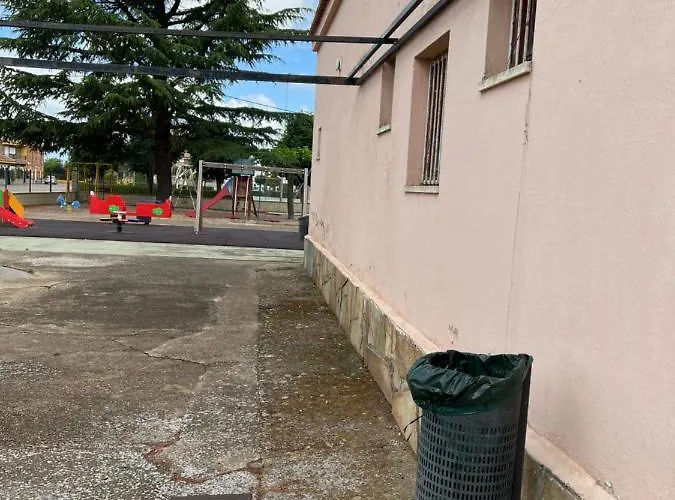 Hostel Albergue Municipal *