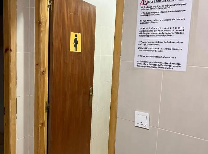 Albergue Municipal Hostel San Martín del Camino